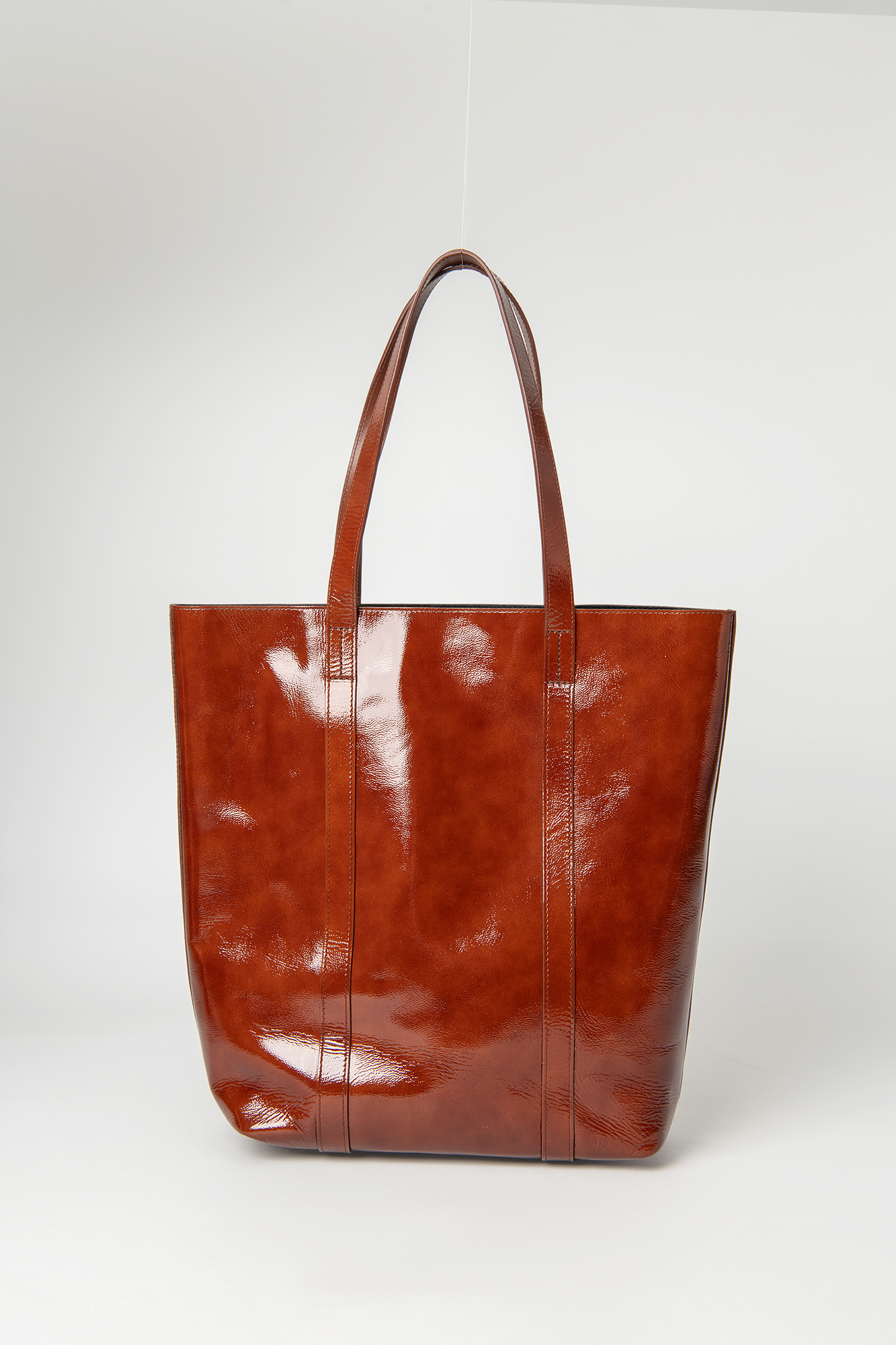 Sézane Tote Patent in Mahogany