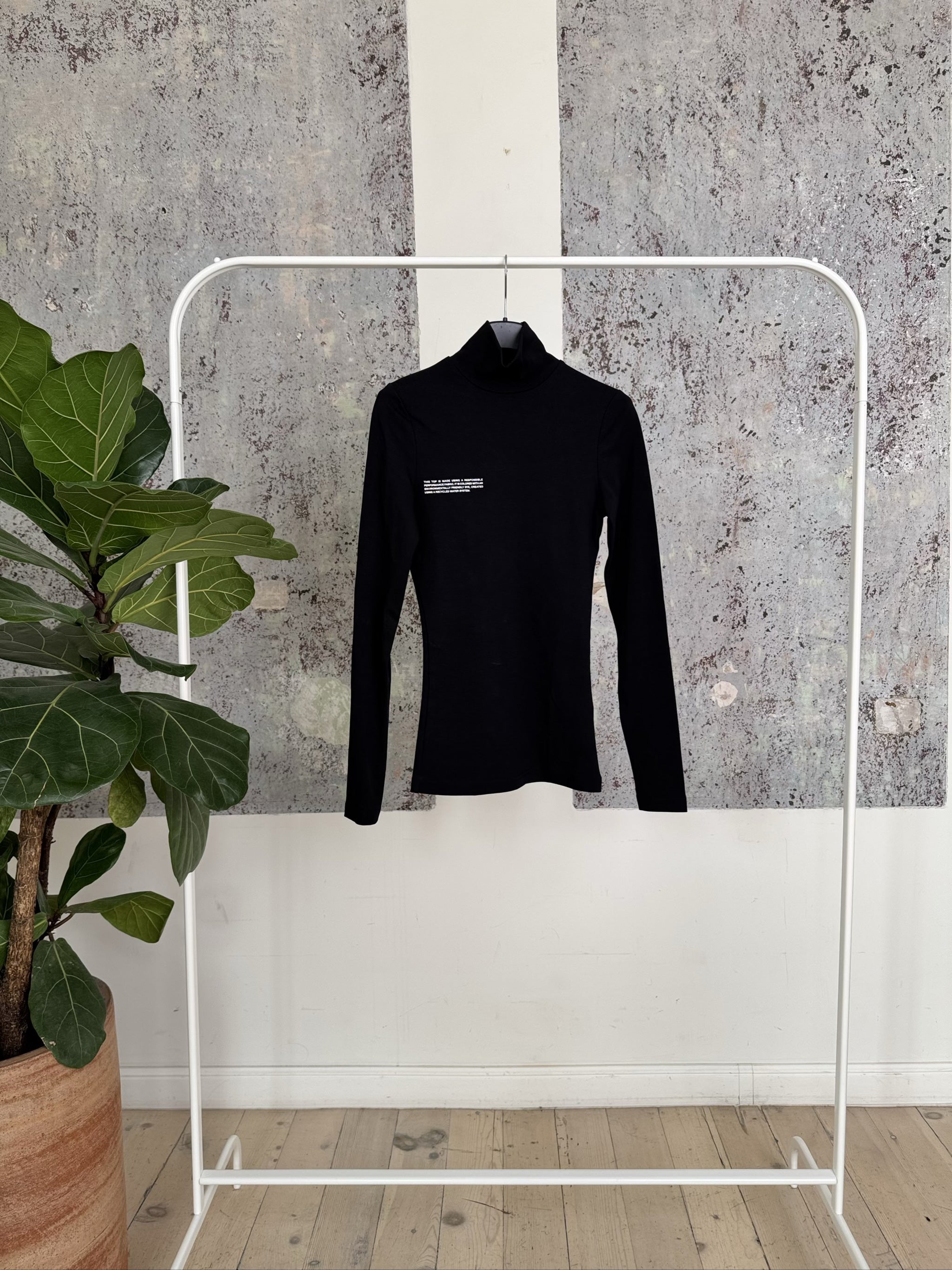Move Turtleneck - Black - XXS