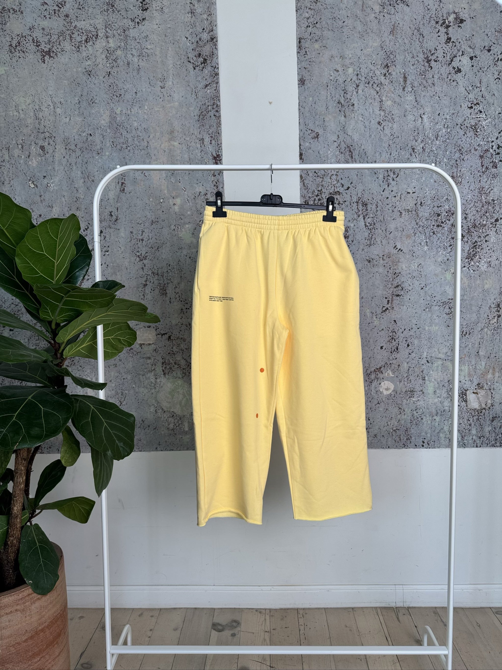 ORGANIC COTTON CROPPED TRACK PANTS - M
