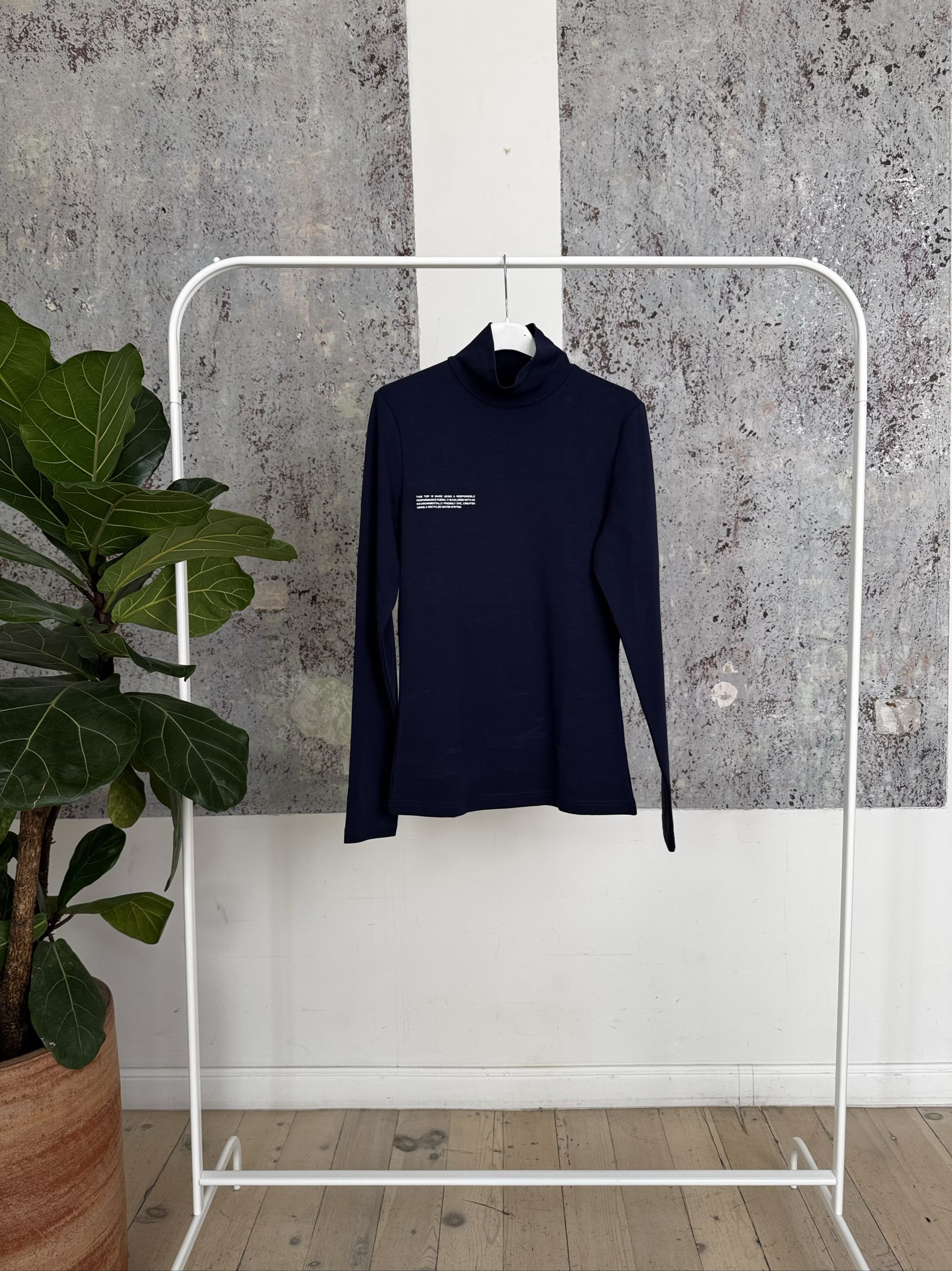 Move Turtleneck - Navy Blue - L