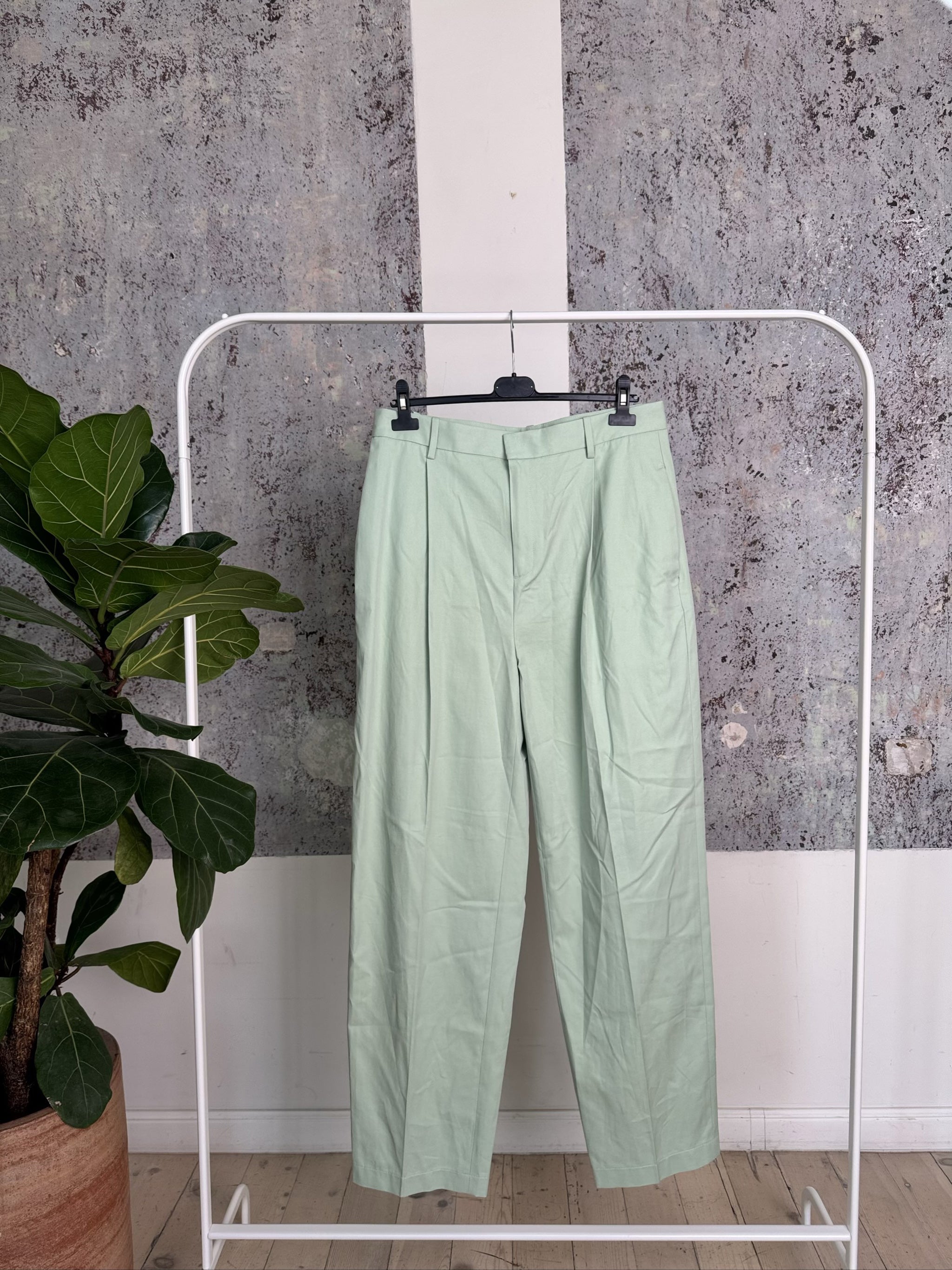 Organic Cotton Tailored Short - 10000265 - Pistachio - L