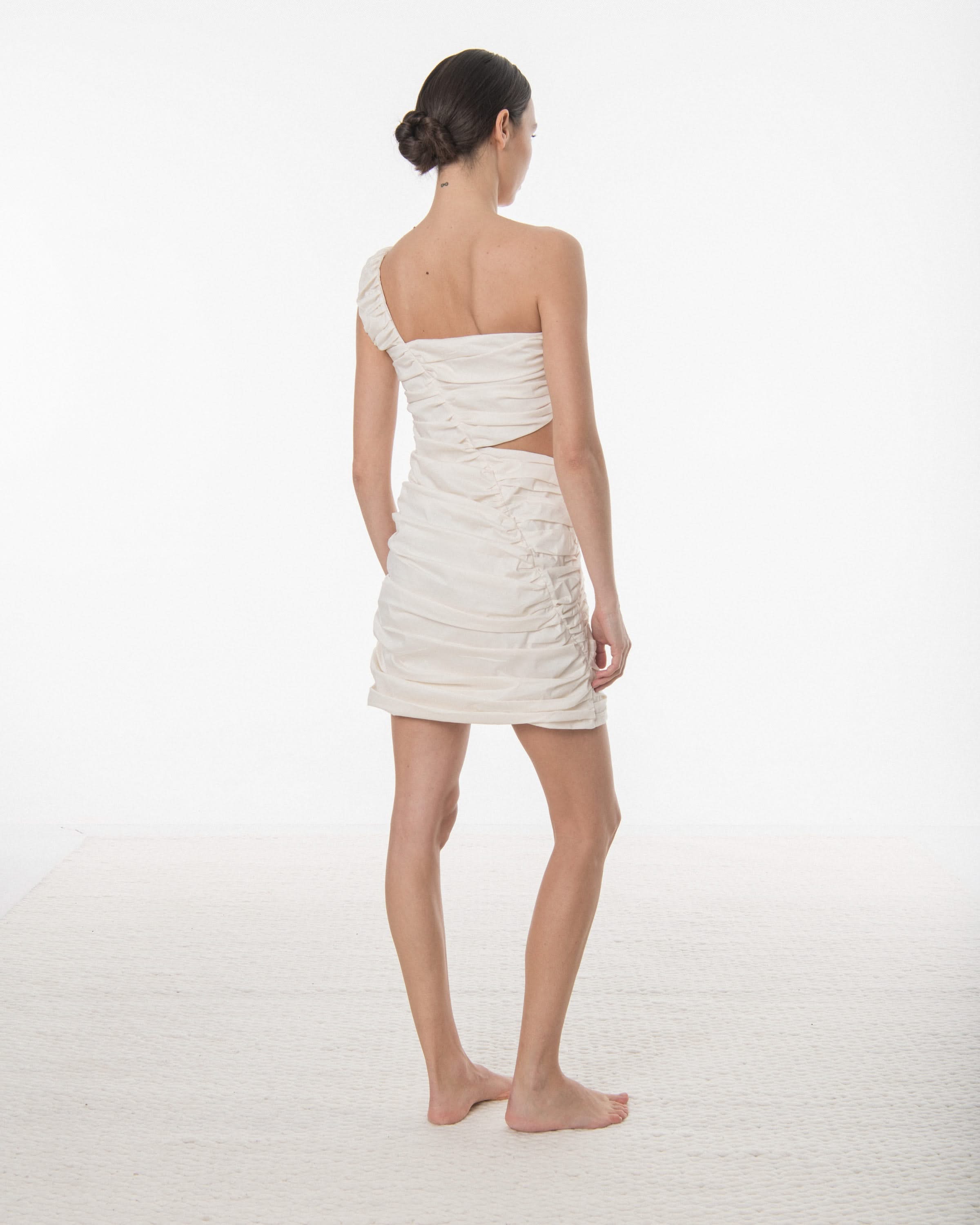 Harper in Ivory